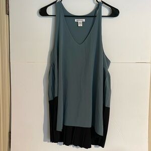 Athleta women’s size large sleeveless top